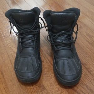 acg winter boots